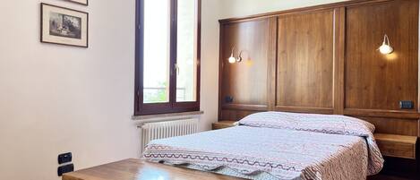 Studio classique | Coffre-fort pour ordinateur portable, bureau, fer et planche Ă repasser