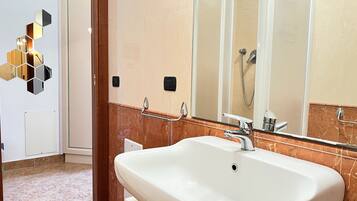 Comfort Studio | Bathroom