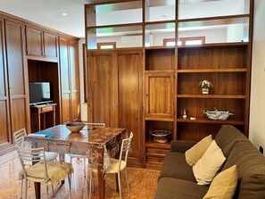 Classic Studio | Living area | Smart TV, Netflix, streaming services - Provenzano Studios (Siena)