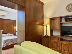 Living area - Provenzano Studios (Siena)