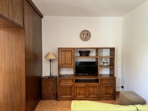 Comfort Studio | Living area | Smart TV, Netflix, streaming services - Provenzano Studios (Siena)