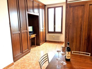 Interior entrance - Provenzano Studios (Siena)