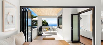 A r é s l Luxe Oceanfront Villa