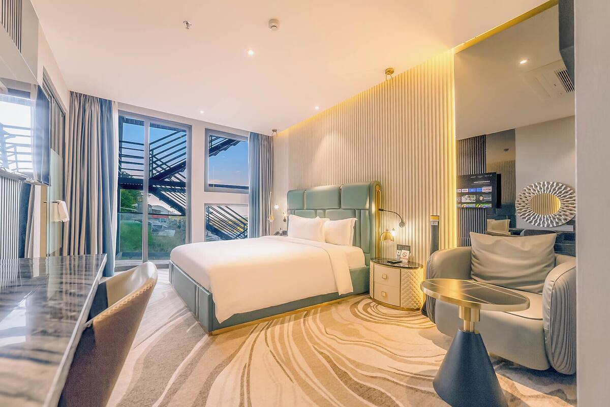 Kamar Superior, 1 Tempat Tidur Queen, Bebas Asap Rokok, pemandangan kebun | Tempat tidur Select Comfort, minibar, meja kerja, dan kedap suara