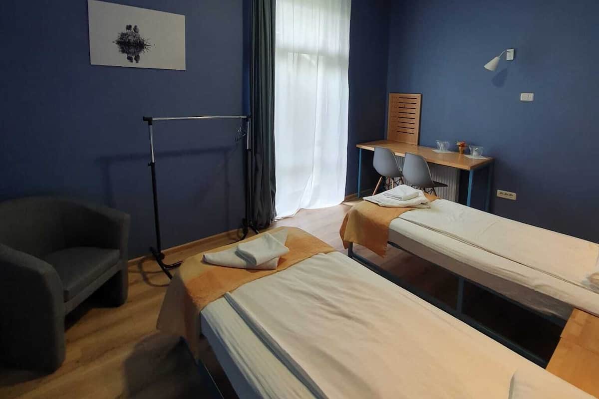 Basic Apartment | 1 bilik tidur, meja, Wi-fi percuma