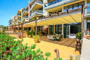 تناول الطعام بالخارج