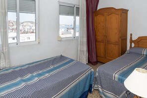 3 bedrooms, iron/ironing board, bed sheets - TORREMAR, D-13º-25 (Cullera)