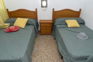 3 bedrooms, iron/ironing board, bed sheets