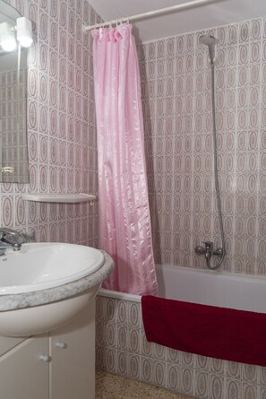 Bathtub