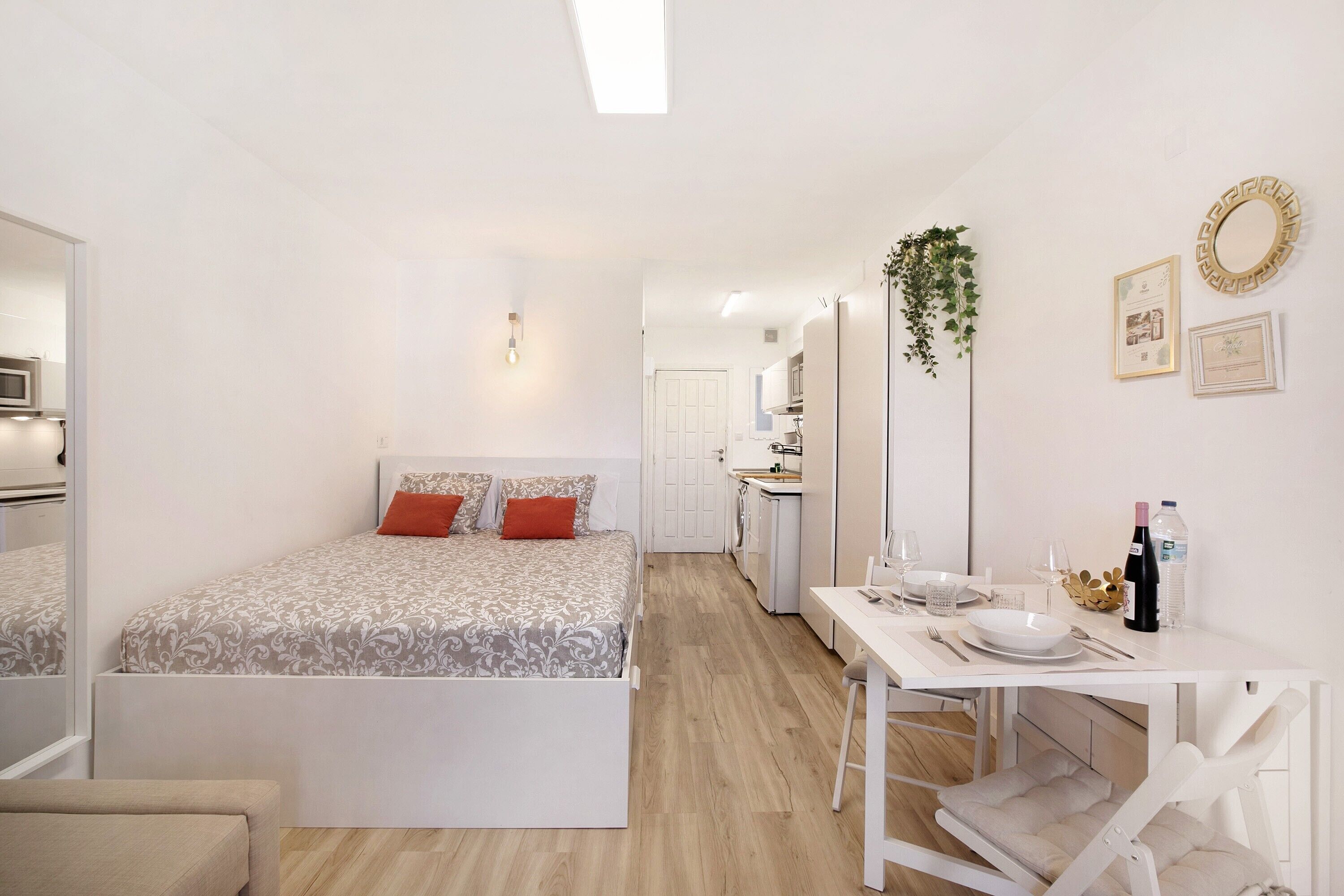 1 slaapkamer, een strijkplank/strijkijzer, gratis wifi, beddengoed