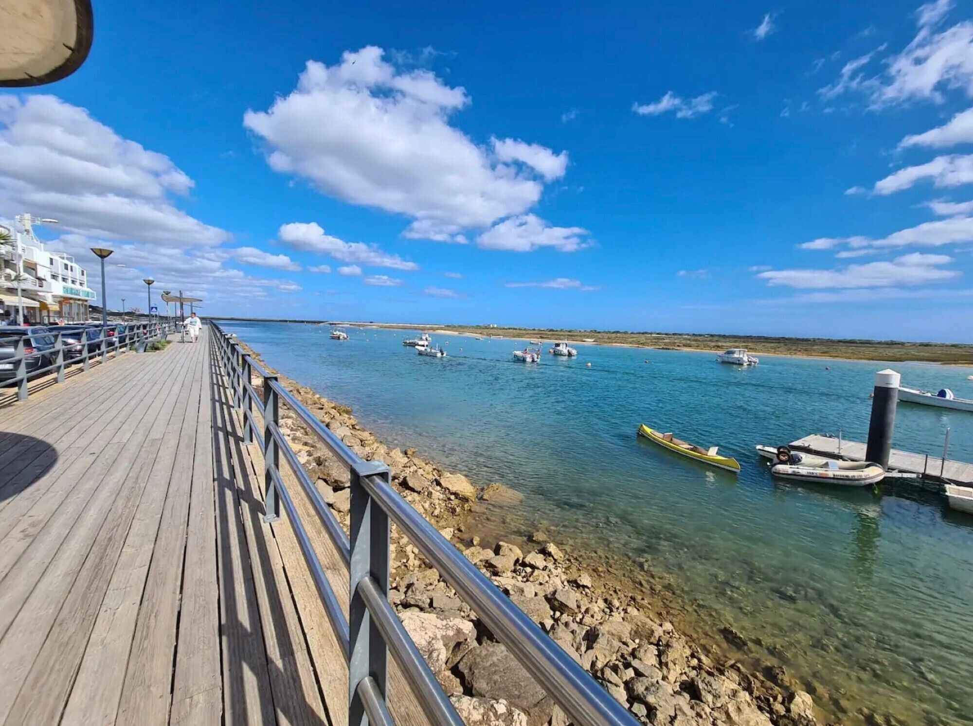 بالقرب من الشاطئ