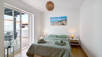 1 slaapkamer, een strijkplank/strijkijzer, gratis wifi, beddengoed