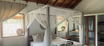 Ocean Divine - Beach Villa with 4 ensuite bedrooms and swimming pool