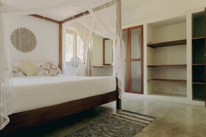 4 bedrooms, WiFi, bed sheets - Ocean Divine - Beach Villa with 4 ensuite bedrooms and swimming pool (Gurupokuna)