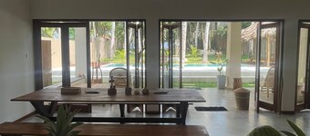 Ocean Divine - Beach Villa with 4 ensuite bedrooms and swimming pool