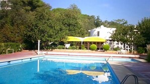 A swimming pool with a clear blue water surface, surrounded by a paved deck. - Apartment 'Les Magnolies' with Sea Views, Wi-Fi and Air Conditioning (PLAYA  DE  ARO)