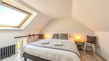 5 bedrooms, iron/ironing board, free WiFi, bed sheets