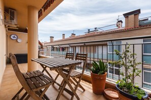 Outdoor dining - Apartment 'Malgrat' with Private Terrace, Wi-Fi and Air Conditioning (Malgrat de mar)