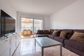 TV - Apartment 'Malgrat' with Private Terrace, Wi-Fi and Air Conditioning (Malgrat de mar)
