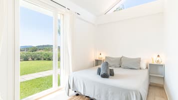 3 slaapkamers, een strijkplank/strijkijzer, gratis wifi, beddengoed