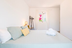 3 chambres, fer et planche à repasser, Wi-Fi gratuit, draps fournis