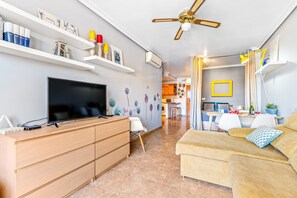 TV - Apartment 'Lavanda' with Private Pool, Private Terrace and Wi-Fi (Orihuela)