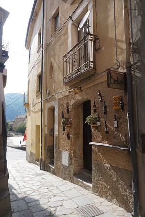 Exterior detail - Holiday Home 'Selvaggia' with Sea View, Wi-Fi and Air Conditioning (Badolato)