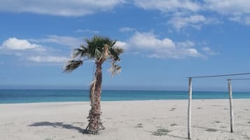Una spiaggia nelle vicinanze
