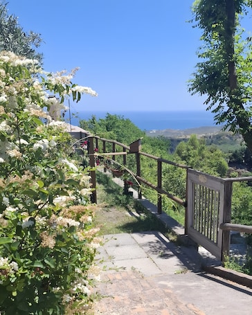Property grounds. Holiday Home 'Selvaggia' with Sea View, Wi-Fi and Air Conditioning