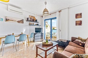 TV - Apartment 'Mandarín Playamarina 2' with Shared Pool, Wi-Fi and Air Conditioning (Orihuela)