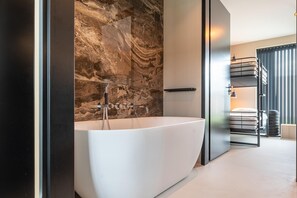 4 camere, Wi-Fi gratuito