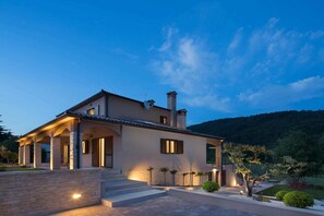 Exterior - Elegant Villa Near the Beach (Labin)