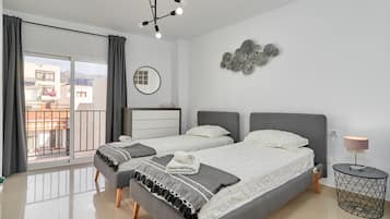 3 slaapkamers, een strijkplank/strijkijzer, gratis wifi, beddengoed