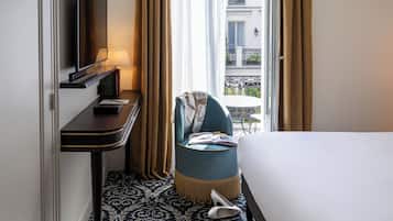 Classic Room, Terrace | Desk, laptop workspace, soundproofing, free WiFi