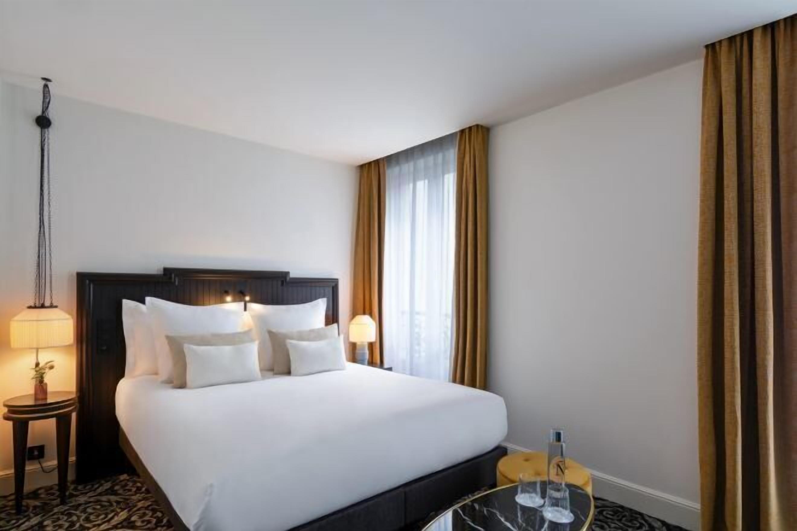 Ropa de cama de alta calidad, sistema de insonorización y wifi gratis 