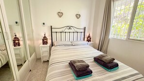 2 bedrooms, iron/ironing board, free WiFi, bed sheets