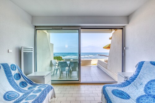 Apartment "Première Ligne Avec Terrasse" with Sea View, Private Terrace & Wi-Fi