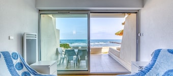 Apartment "Première Ligne Avec Terrasse" with Sea View, Private Terrace & Wi-Fi