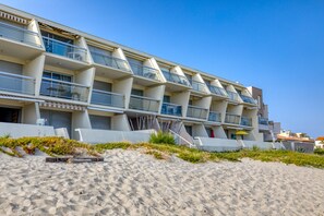 Exterior - Apartment "Première Ligne Avec Terrasse" with Sea View, Private Terrace & Wi-Fi (Mauguio)