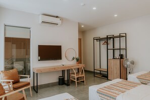 Chambre Triple, vue ville | Literie de qualité supérieure, surmatelas