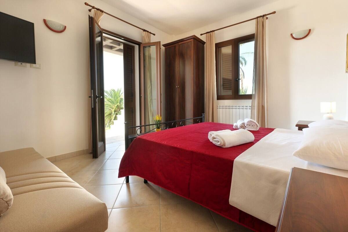 Comfort Triple Room | 1 bedroom, soundproofing, iron/ironing board, travel crib