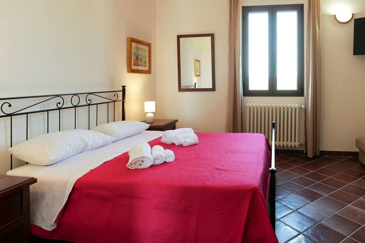 Comfort Apartment | 1 bedroom, soundproofing, iron/ironing board, travel crib