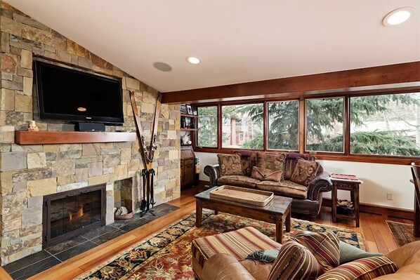 Fireplace - Fasching Haus Unit 5 | Deluxe Condo with Great Natural Light & Amazing Location (Aspen)