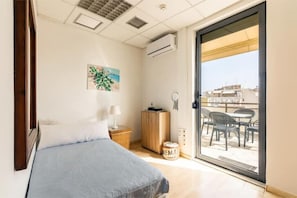 2 bedrooms, desk, soundproofing, iron/ironing board
