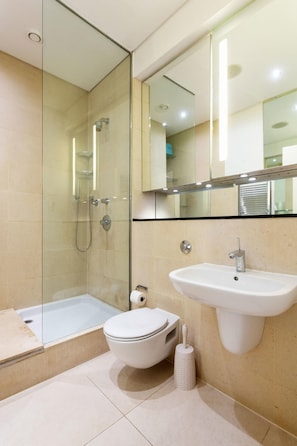 3 bedrooms, Internet - Open Sesame in London (London)
