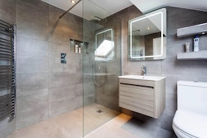 5 bedrooms, Internet - Webster Gardens in London (London)