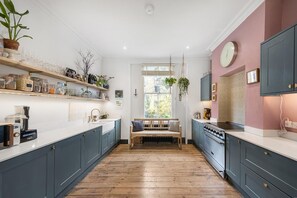 5 bedrooms, Internet - Vintage Elegance in Finsbury Park (London)