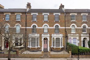 5 bedrooms, Internet - Vintage Elegance in Finsbury Park (London)