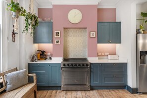 5 bedrooms, Internet - Vintage Elegance in Finsbury Park (London)