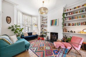 5 bedrooms, Internet - Vintage Elegance in Finsbury Park (London)